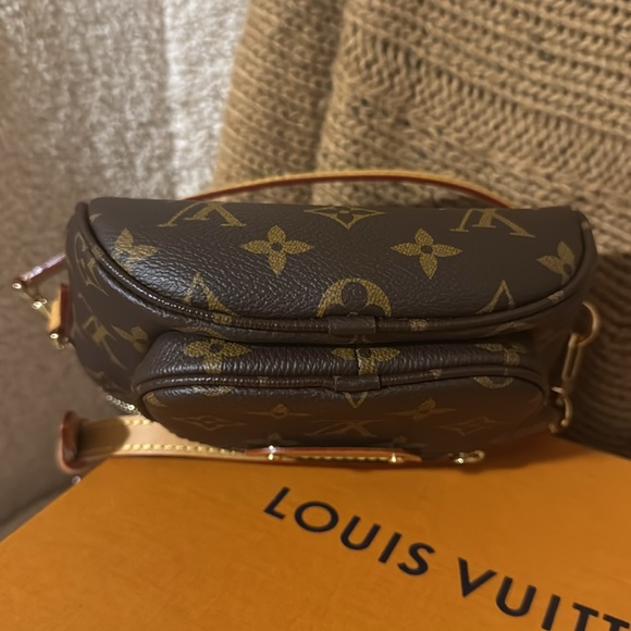 Louis Vuitton Mini Bum Bag - Picture 5 of 10